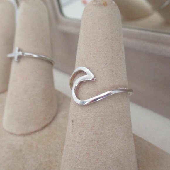 Lot of two 925 Sterling Silver Rings Stacklable Solid Rings, size 5.75, Marked - Picture 3 of 11